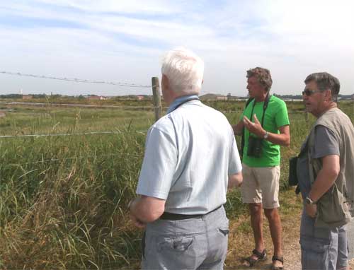 Walter geeft uileg over slikken, schorren en getijden