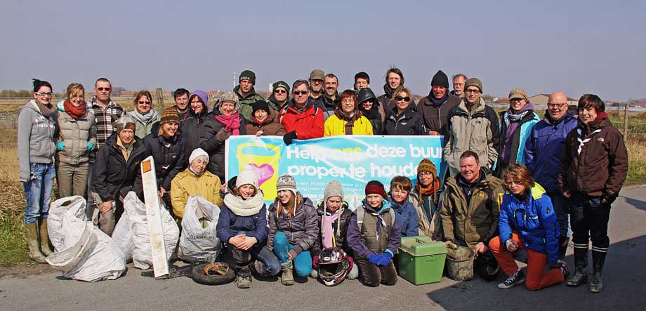 Groepsfoto van de deelnemers aan de opkuis 2013