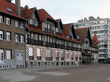 gebouw barkentijn langs de zeedijk