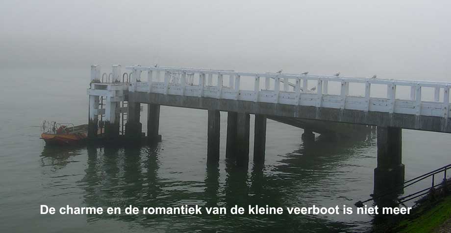 ponton in de mist